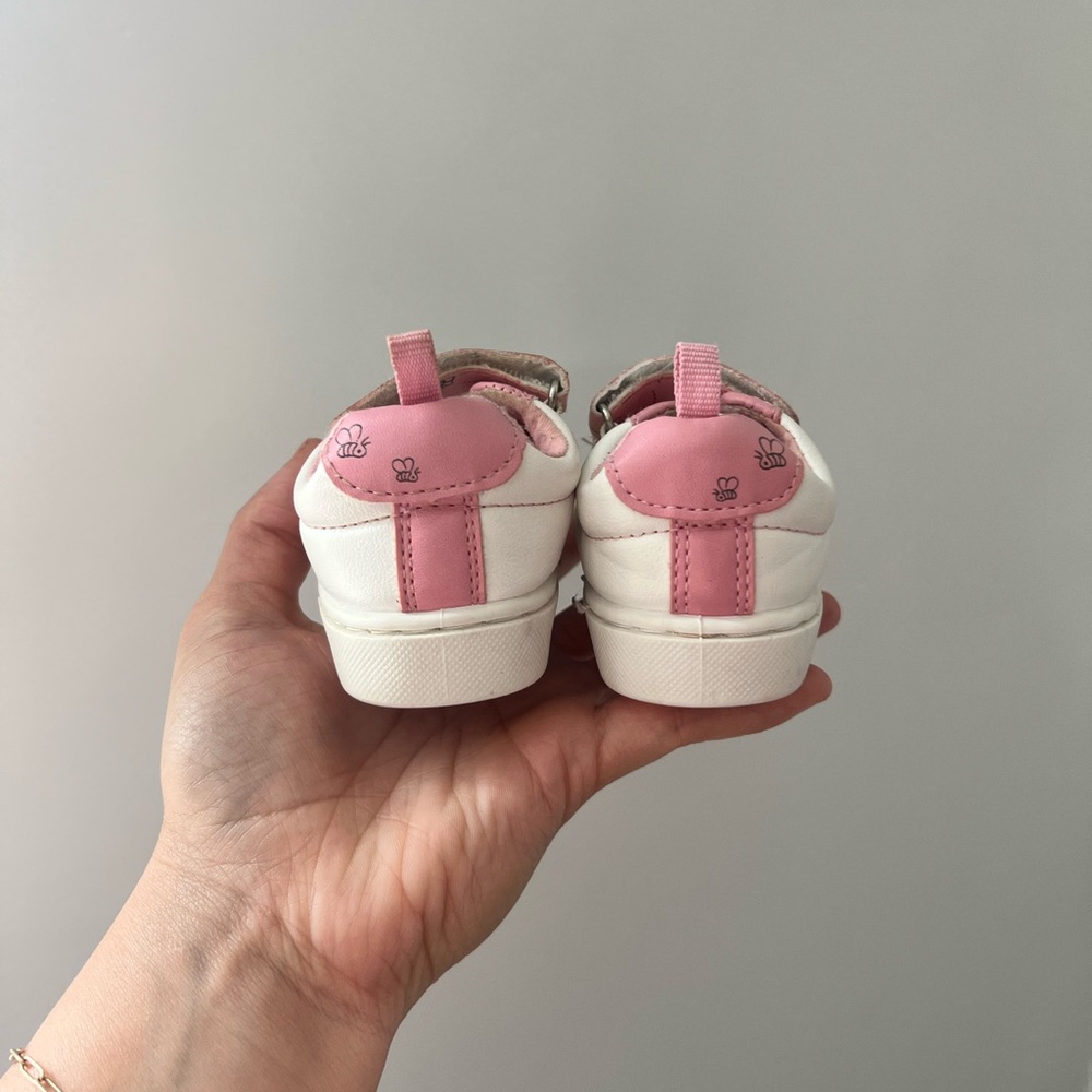 Winnie the Pooh white and pink shoes - Picture 4 of 5